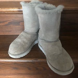 Adorable mid-calf, side-tie Ugg boots in size 7.